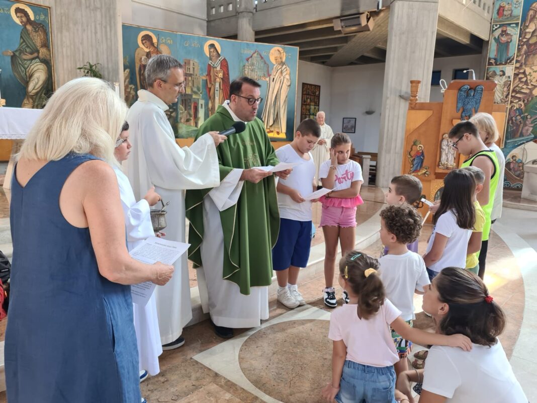 Messa domenicale:
 Benedizione del nuovo anno scolastico,dei ragazzi,degli inseg...