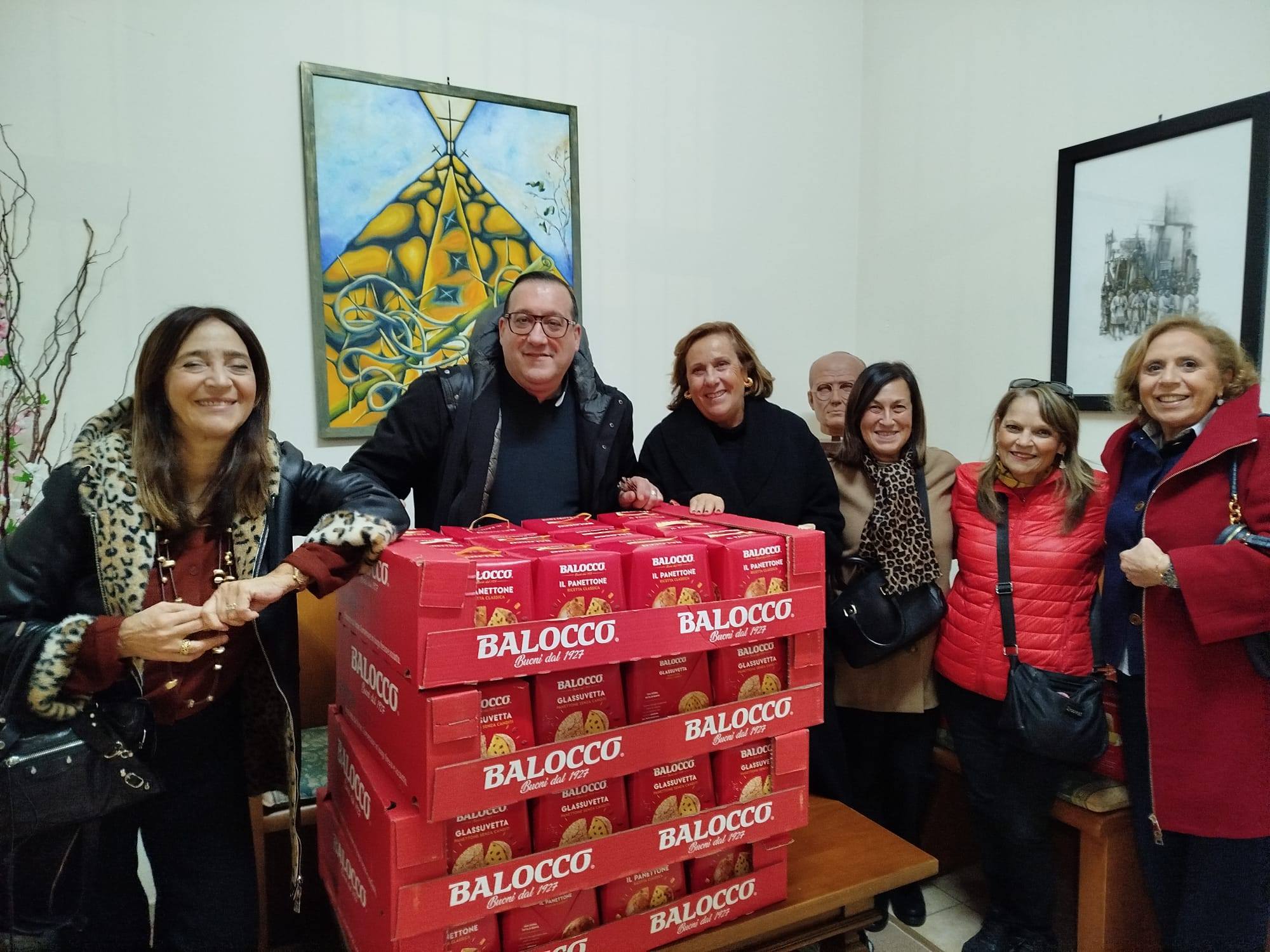 Ogni anno un gruppo di insegnanti dell’Istituto Cesare Battisti di Lecce dona con amore alle famiglie bisognose della n